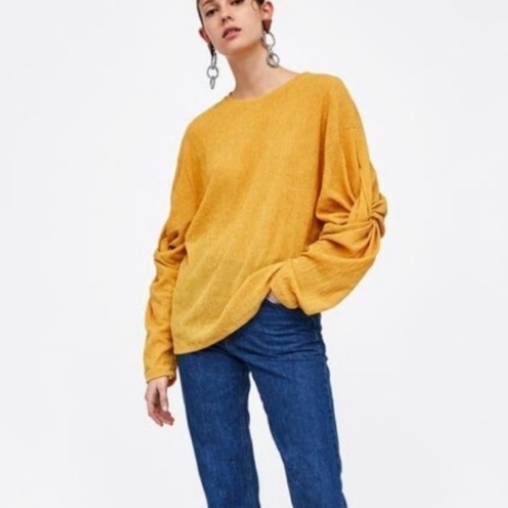 Zara, Unique Twist-Sleeved Stretchy Pull-on Top, Excellent Condition,Size Small